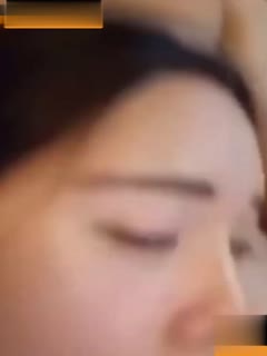 沧州某职校艺术生与其导师私通，被她师母发现后直接在班级群里直接开撕，这个女的口交的时候表情三分骄傲，两分享受，还带一分沉迷