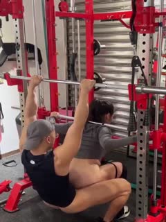 名气.健身肌.肉猛.男推特谚.哥，以私.教名.义约女.粉丝，再伺.机提屌.开操