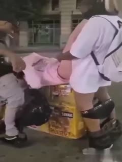 在车来.人往的马.路旁操.逼，看看哪.个更N.B_路.边看到以.后还加入.战团