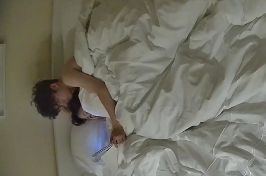 民宿酒店 11-24 小情侣玩得花哟 外套一脱就是职业OL装 再一来套女仆COS 场场内射 男人爽到爆