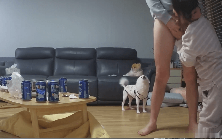 【破解摄像头】中年少妇性瘾大每天都要吃鸡口暴吞精