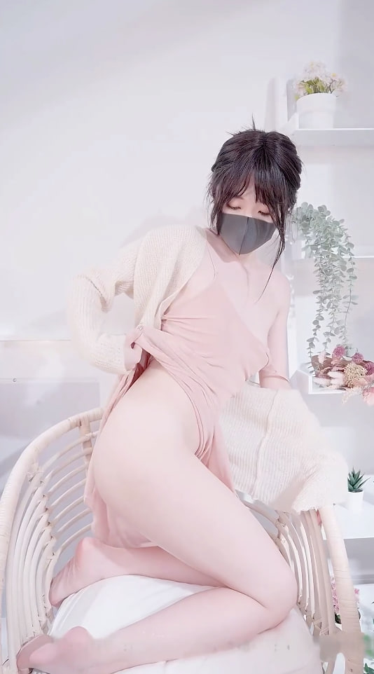 包臀裙的诱惑玩偶姐姐