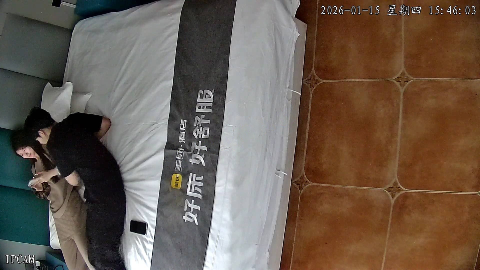 ❤️20260116❤️恬静长腿女生被后入舒服得晃动两个光洁小腿