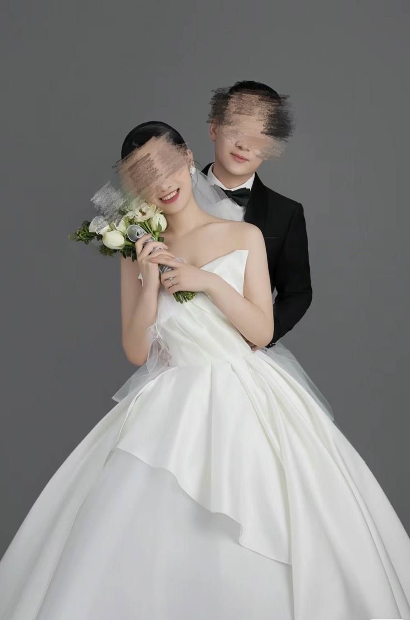 真实95后绿帽小夫妻【抱走阿萌】享受刺激生活和单男们