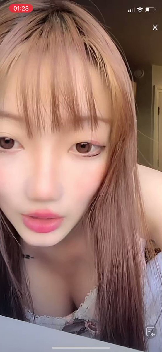 卧艹主播衣服穿的真有个性 演技也不错