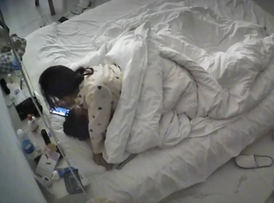 上帝视角 1-28 逼毛多的少妇在酒店被男人猛干 女上后入插得深的姿势好熟练 让男人直接内射 情人无疑