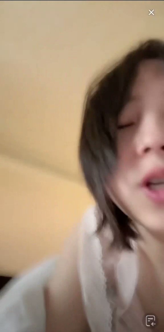 抖音直播 短发女生还是挺可爱的