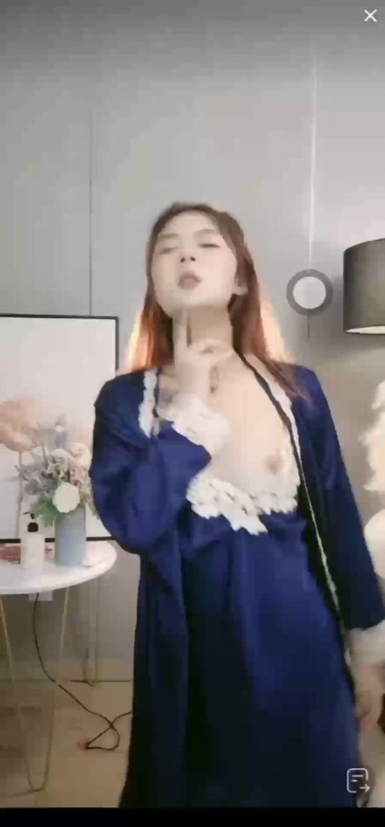 卧操 主播貌似很陶醉的样子