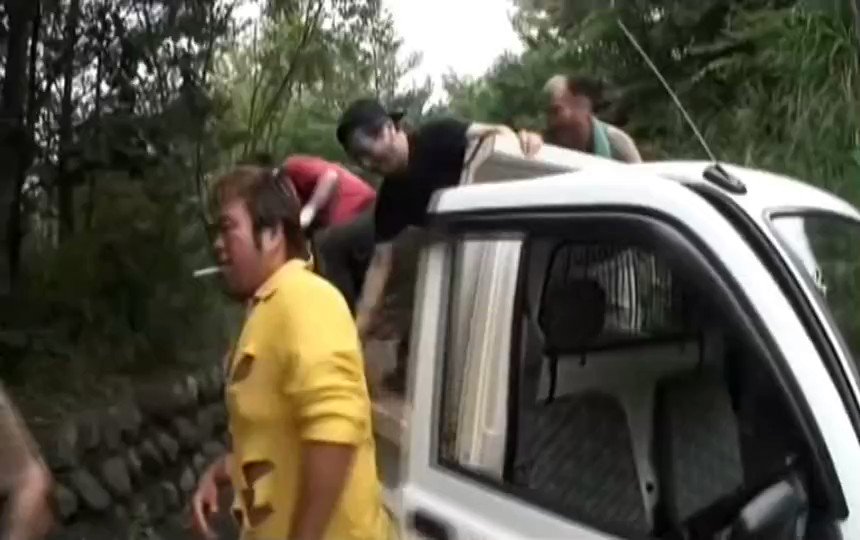 由两位知名胖男优主演，脏臭强迫口味很重，