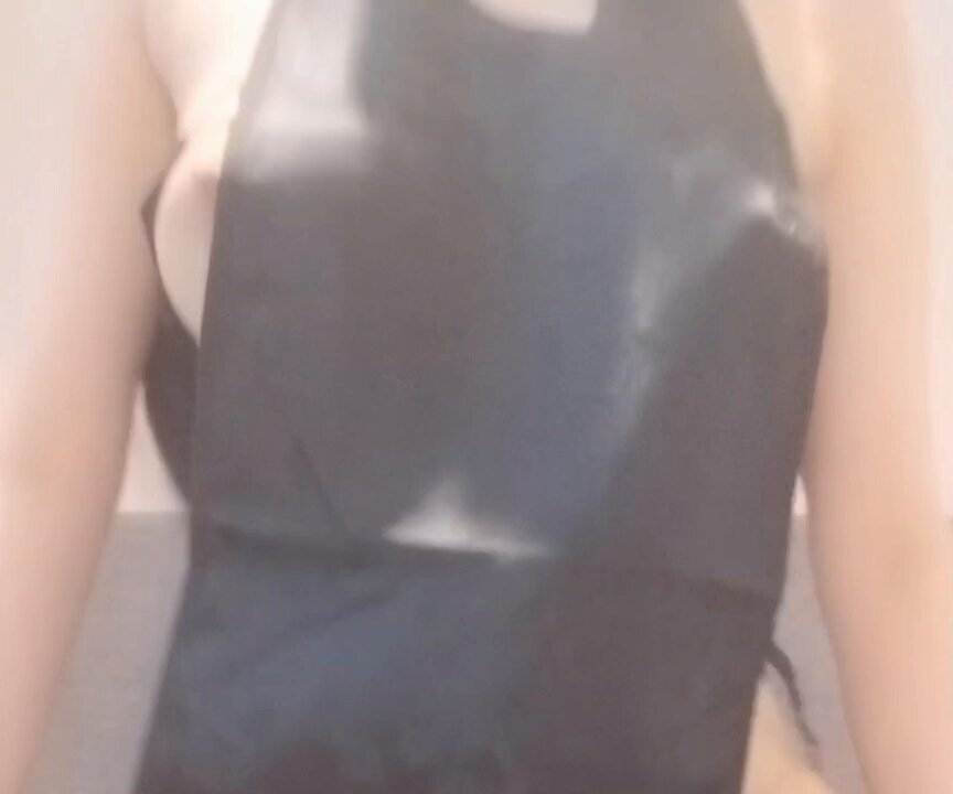 有钱拽着头发擦着汗，没钱暂停手机放大看